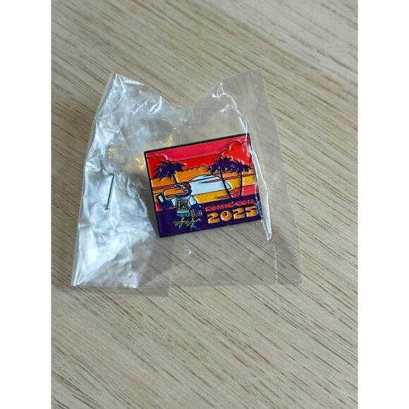 SDCC 2025 Collectible Lanyard Pin - Picture 1 of 2